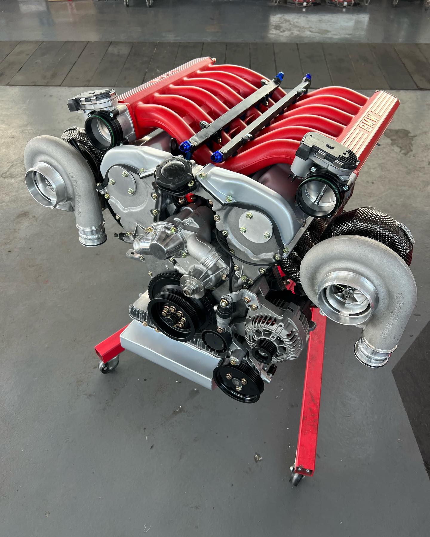 Der V12 BiTurbo im Aufbau