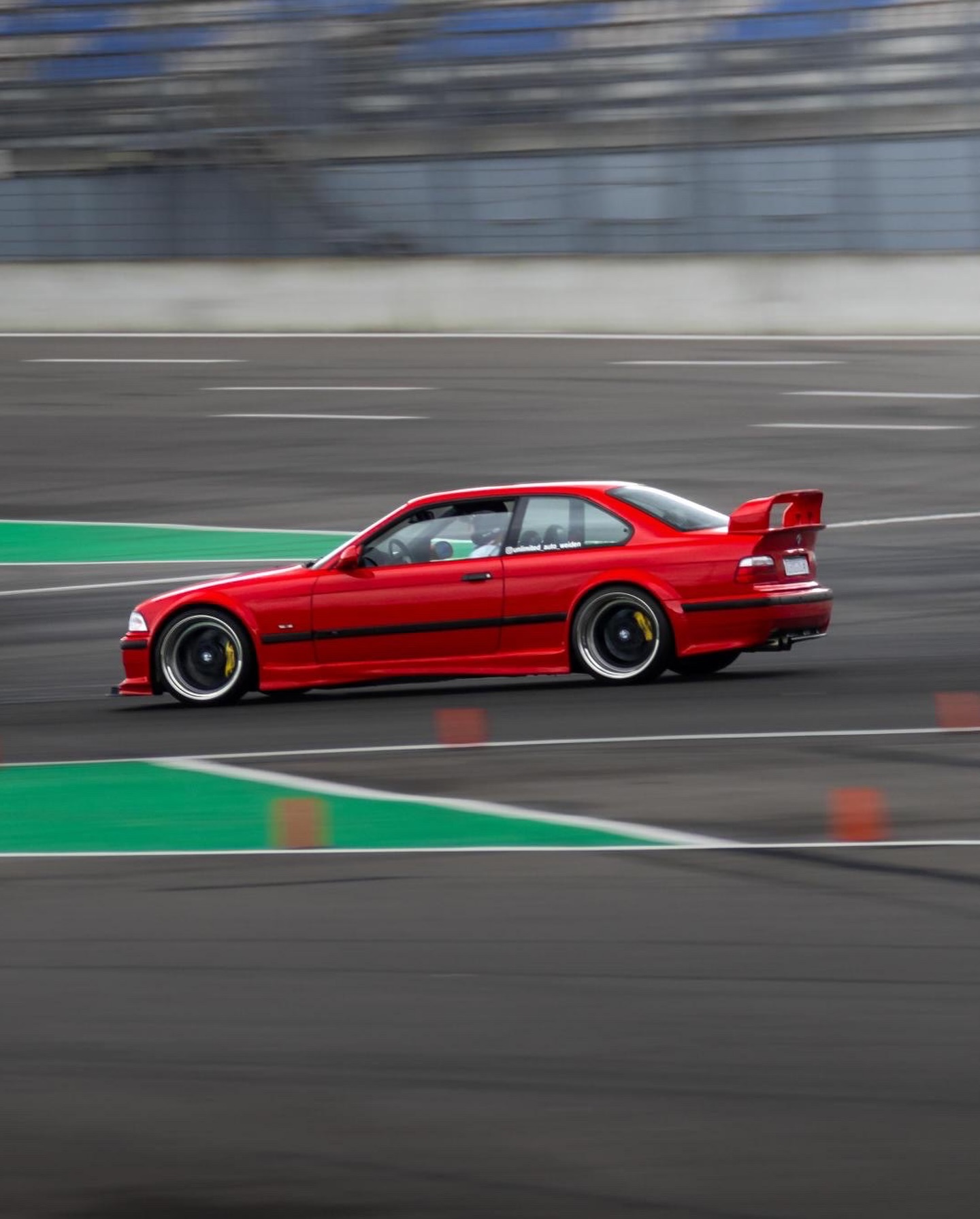 Der E36 Breitbau auf der Rennstrecke